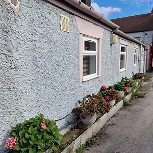 Near East Midland Airport 5 Apartment